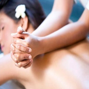 Lomi Lomi Massage with Indira